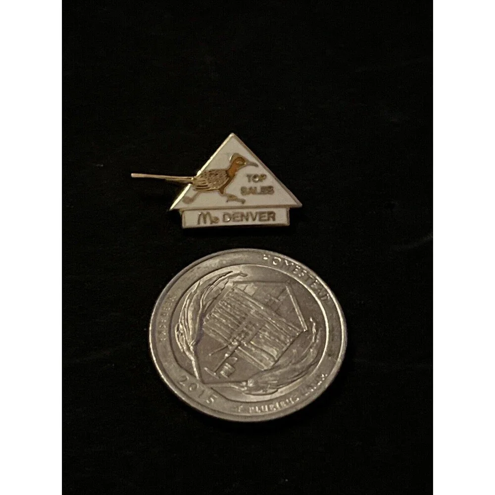 McDonald’s Denver Colorado‎ Top Sales Road Runner Employee Lapel Hat Pin